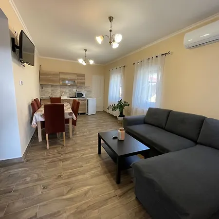 Borostyan Vendeghaz Case de vacanță